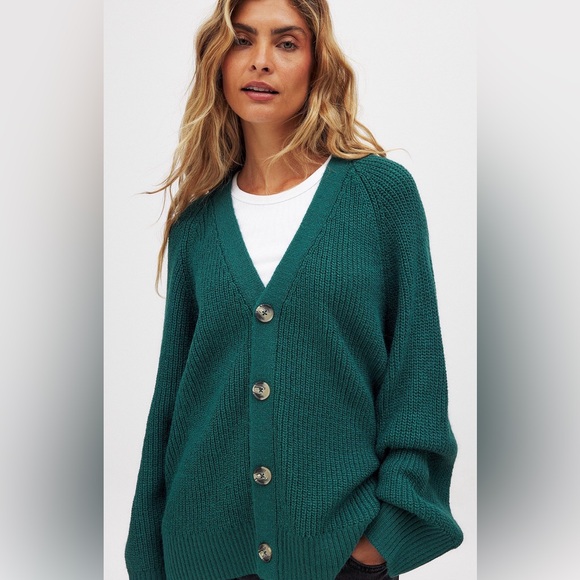 Sweaters - Oversized Green Cardigan Sweater